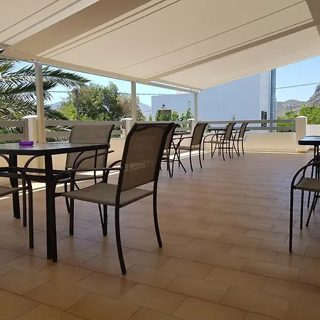 アパートホテル Irini