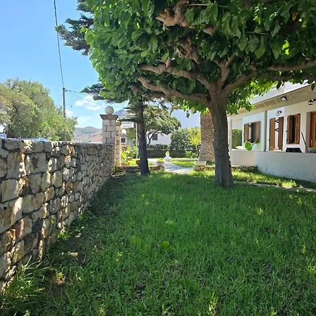 Irini Apart-hotel