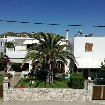 アパートホテル Irini 3*